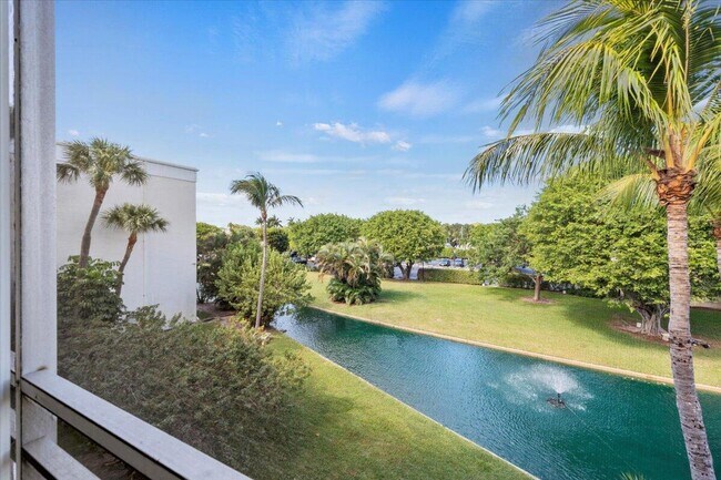 Building Photo - 300 Waterway Dr S