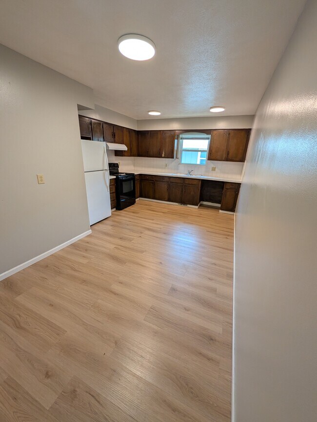 Building Photo - 2034 S Barcliff Ave