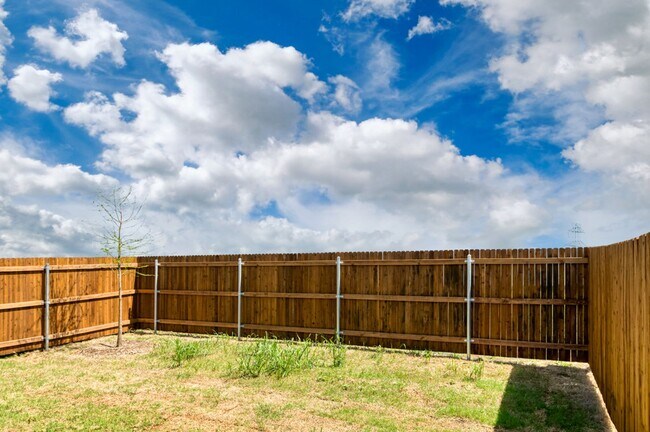 Building Photo - 744 Wheatfield Dr