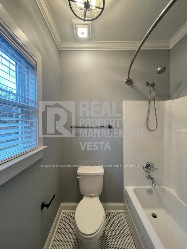 Building Photo - 435 New St