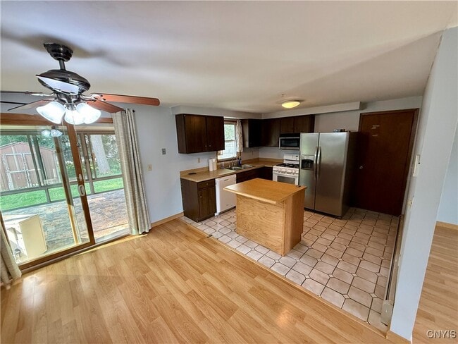 Building Photo - 8339 Zenith Dr