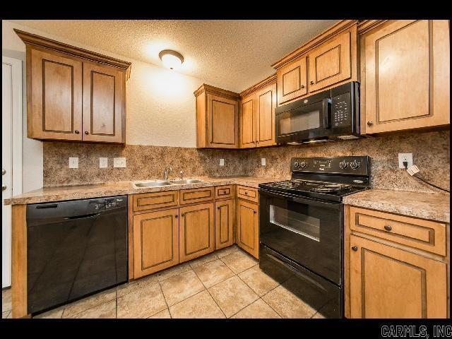 Building Photo - 400 E Locust St