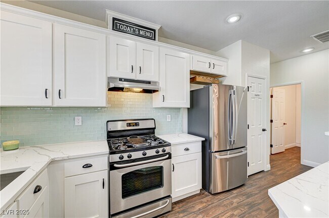 Building Photo - 25 Lone Cove Ct