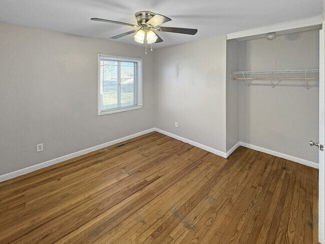 Building Photo - 1707 Buena Vista Cir SE