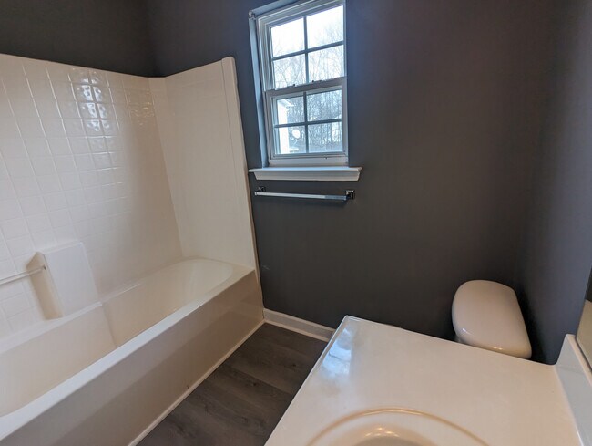 Building Photo - Room in House on Brian William Rd