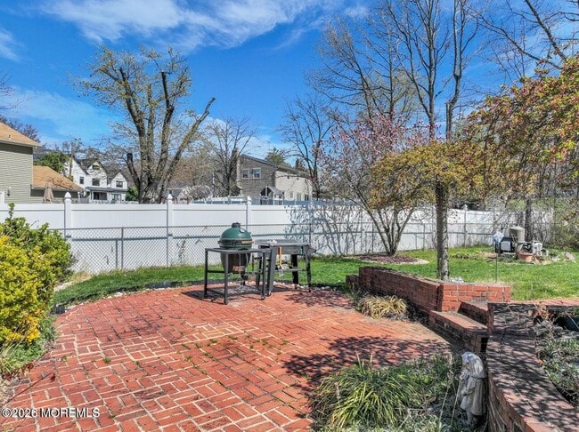 Building Photo - 11 Benet Dr