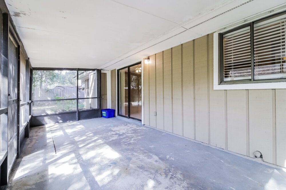 Building Photo - 647 Redwood Dr