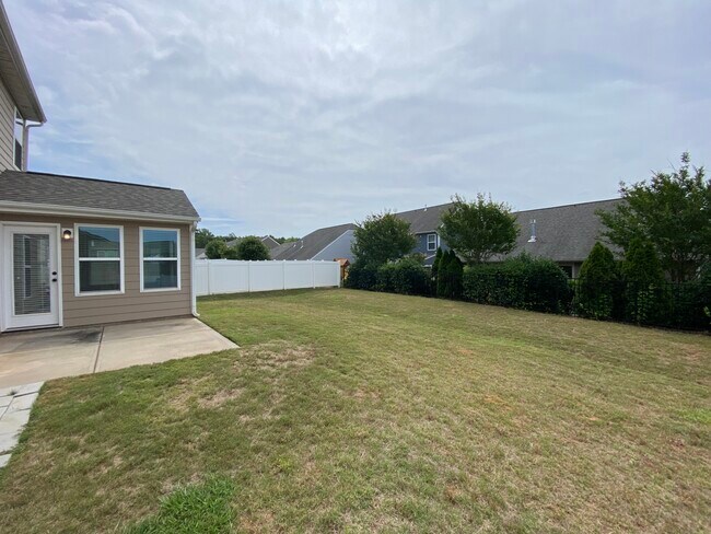 Building Photo - 2076 Waverly Ct