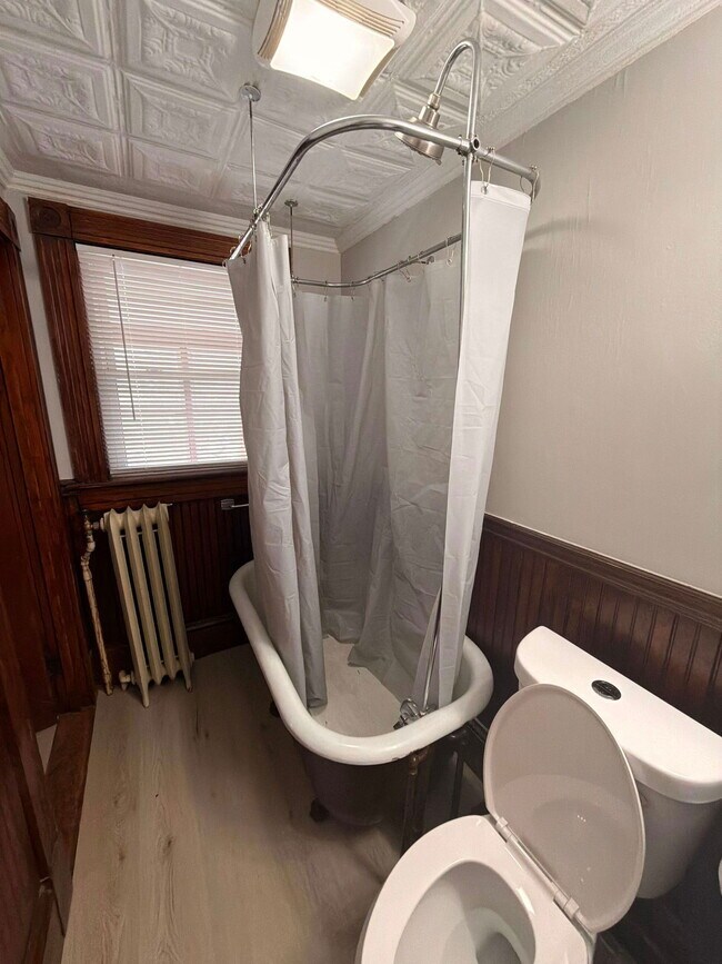 Building Photo - 108 Church St