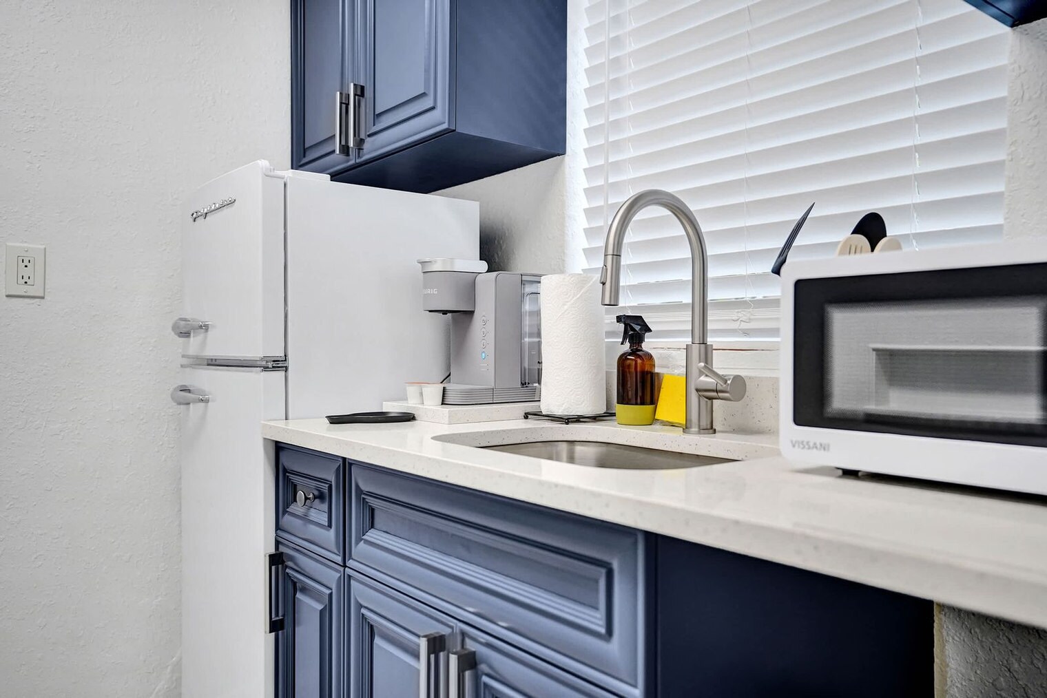 Building Photo - 101 Lucerne Ave