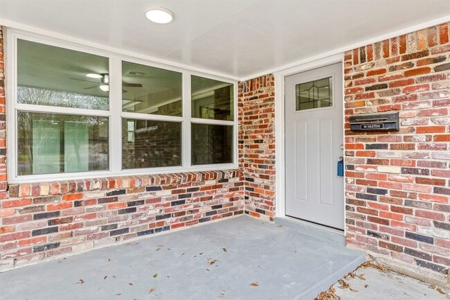 Building Photo - 10615 Clematis Ln