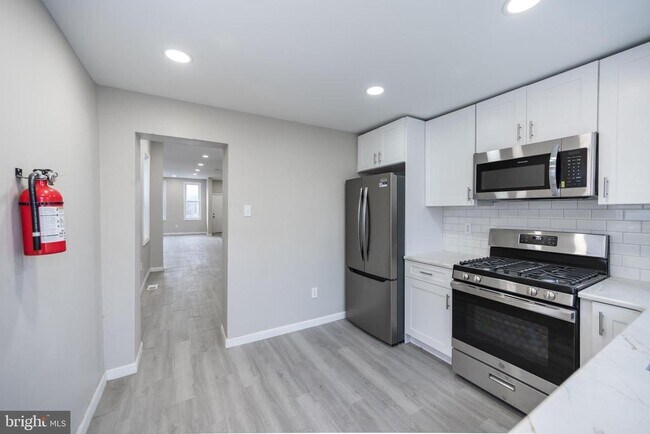 Building Photo - 2265 E Clearfield St