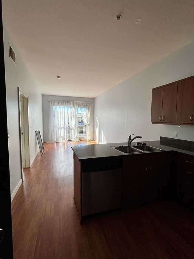 Building Photo - 1 Bedroom 1 Bathroom condo in the Downtown...