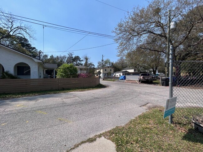 Building Photo - Beautiful 3bed, 2bath Home in Park Circle