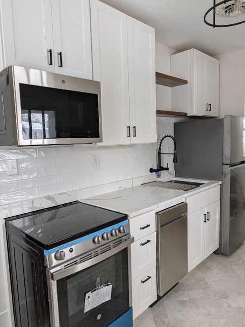 Building Photo - 2226 Windsor Ave SW