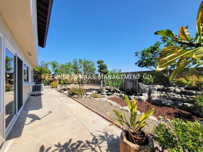 Building Photo - Beautiful 4 Bedroom 2.5 Bath Executive Hom...