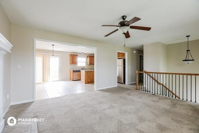 Building Photo - 422 Sunflower Dr, Raymore, MO 64083