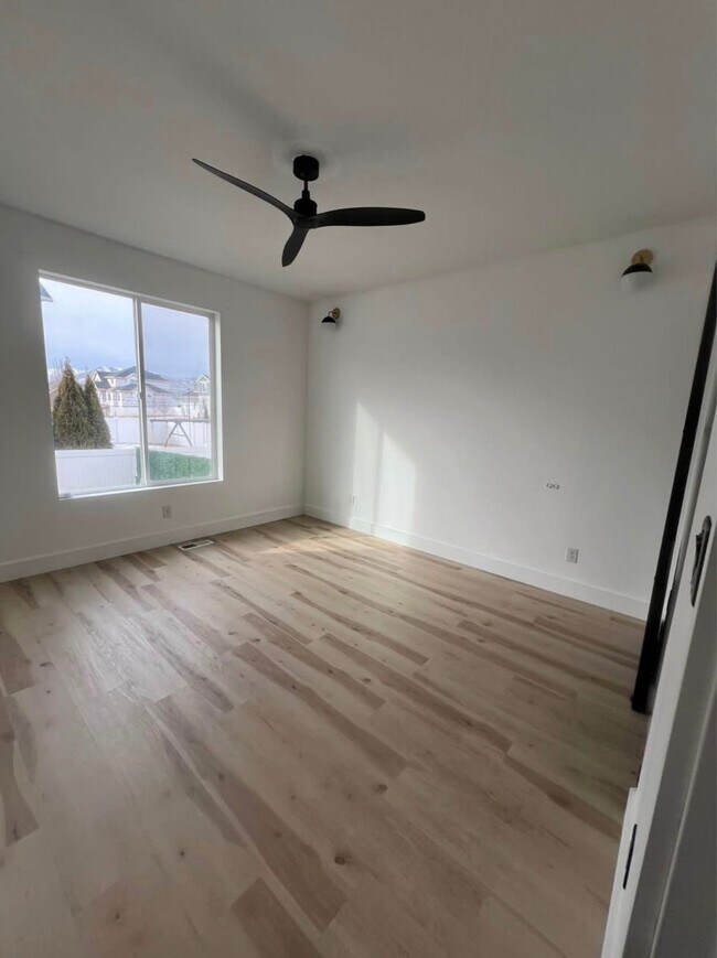 Building Photo - 83 N 2500 W