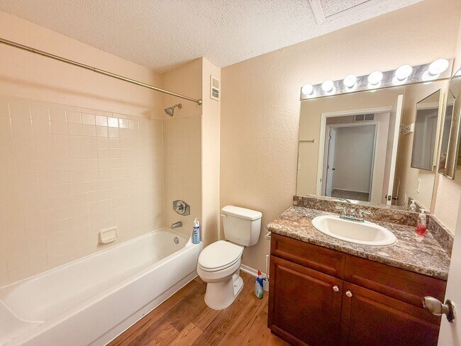 Building Photo - Windsor Park #924