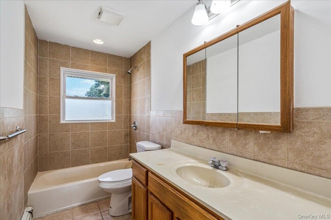 Building Photo - 19 Dakota St