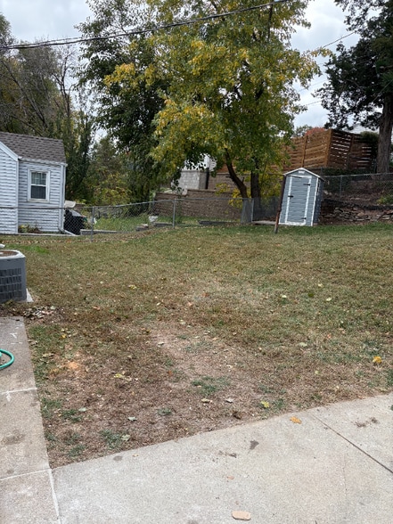 Building Photo - 1324 S 51st Ave
