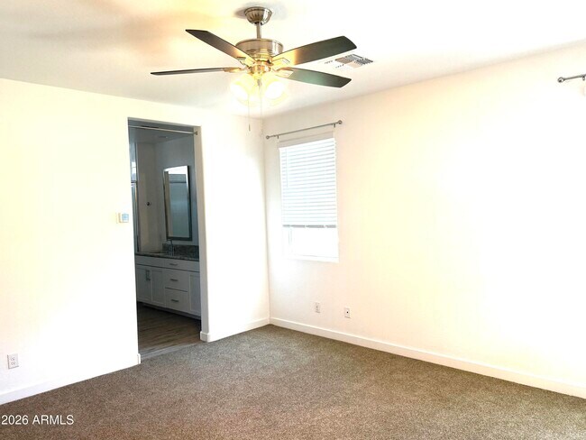 Building Photo - 1533 W Carmen St
