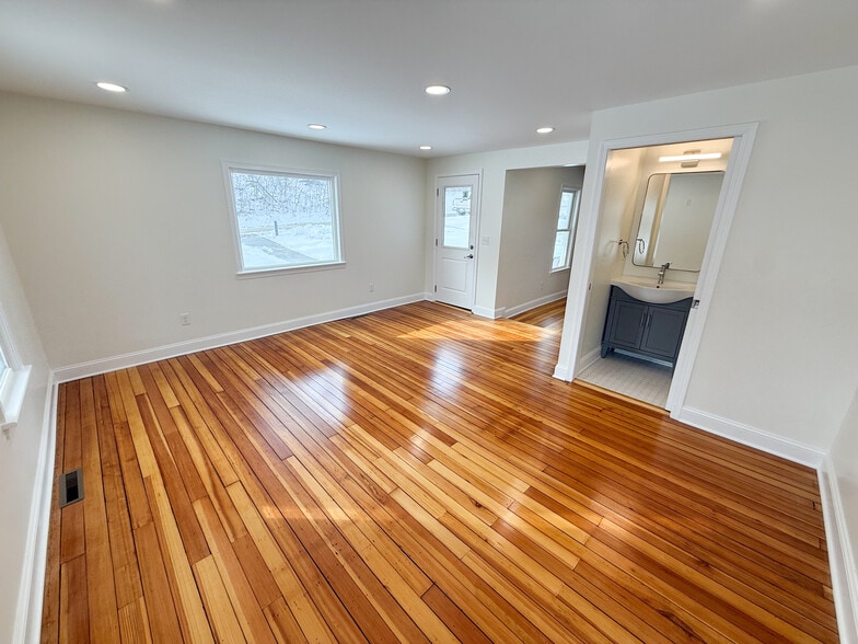 Building Photo - 602 Grove St