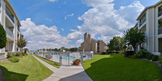 Building Photo - 12800 Melville Dr