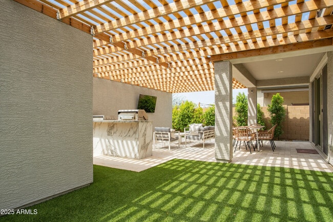 Building Photo - 18365 W Ewers Dr