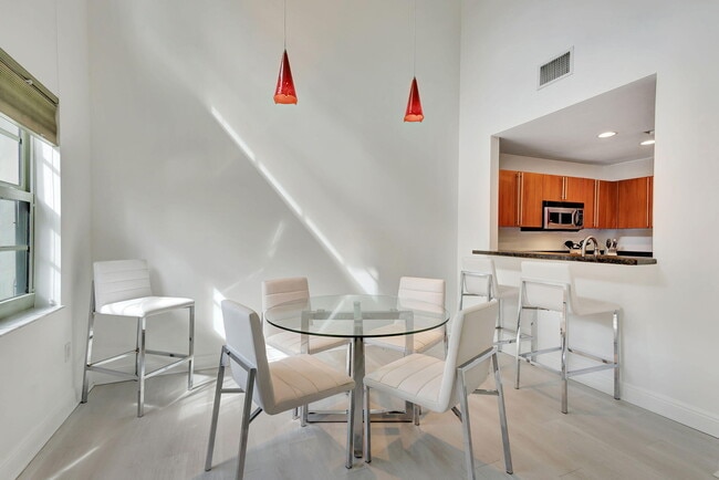 Building Photo - 610 Clematis St