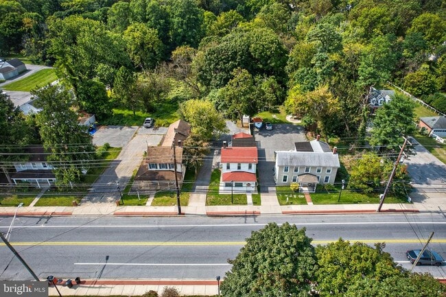 Building Photo - 426 Main St