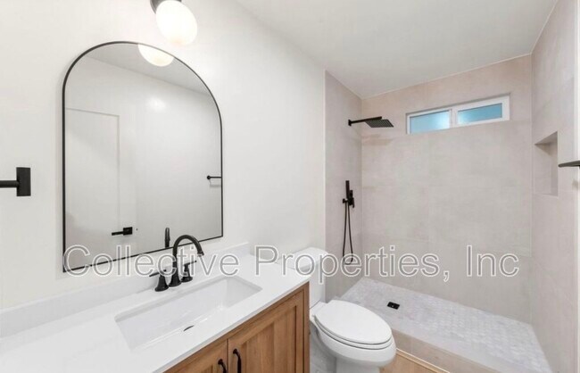 Building Photo - 736 18th St