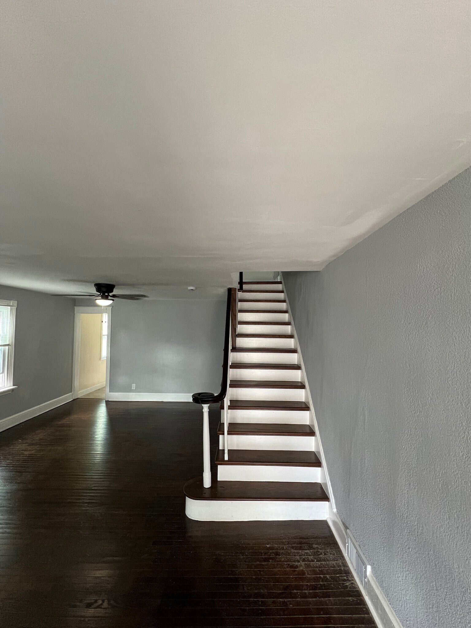 Building Photo - 1312 E 13th St