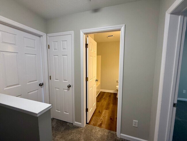 Building Photo - Two bedroom, 1.5 townhouse in Graham (Park...