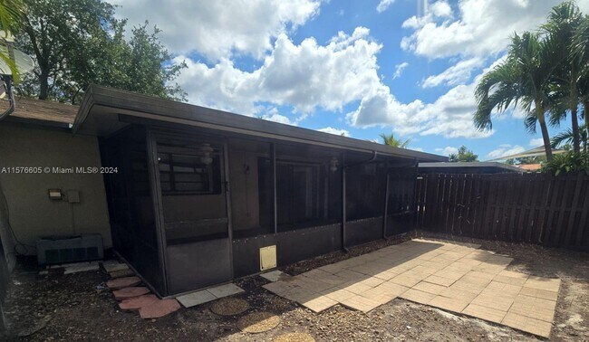 Building Photo - 11588 SW 112th Ave