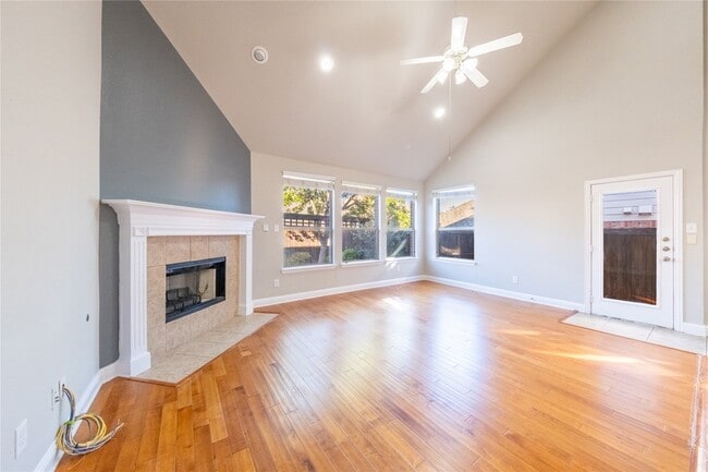 Building Photo - 1067 Valley Vista Dr