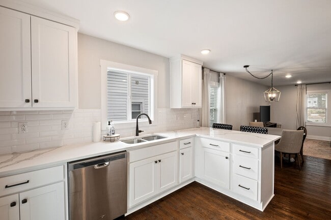 Building Photo - Cute 3BR Cottage in East Durham!  Available Now!