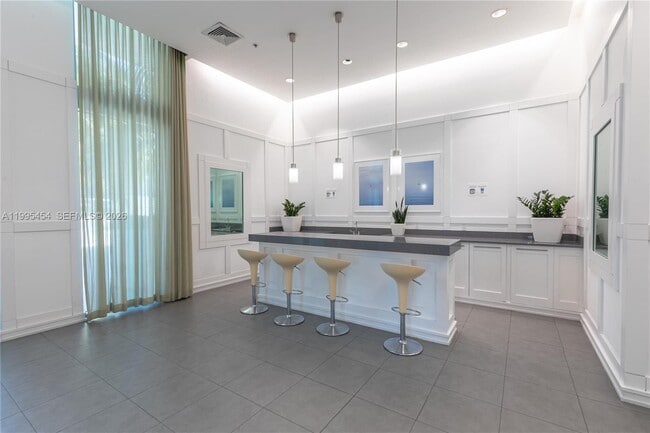 Building Photo - 90 SW 3rd St