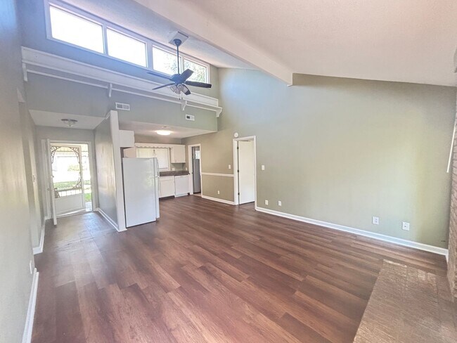 Building Photo - PET-FRIENDLY, THREE-BEDROOM IN SURFSIDE BEACH'S CAROPINES COMMUNITY IS AVAILABLE NOW!