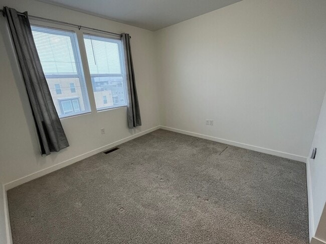 Building Photo - Modern 3-Bedroom Condo in Adventurous Daybreak!