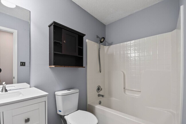 Building Photo - Pet Friendly on Three Acres!