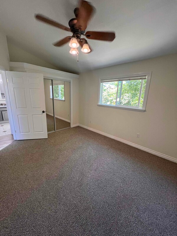 Building Photo - 139 Roslyn Dr