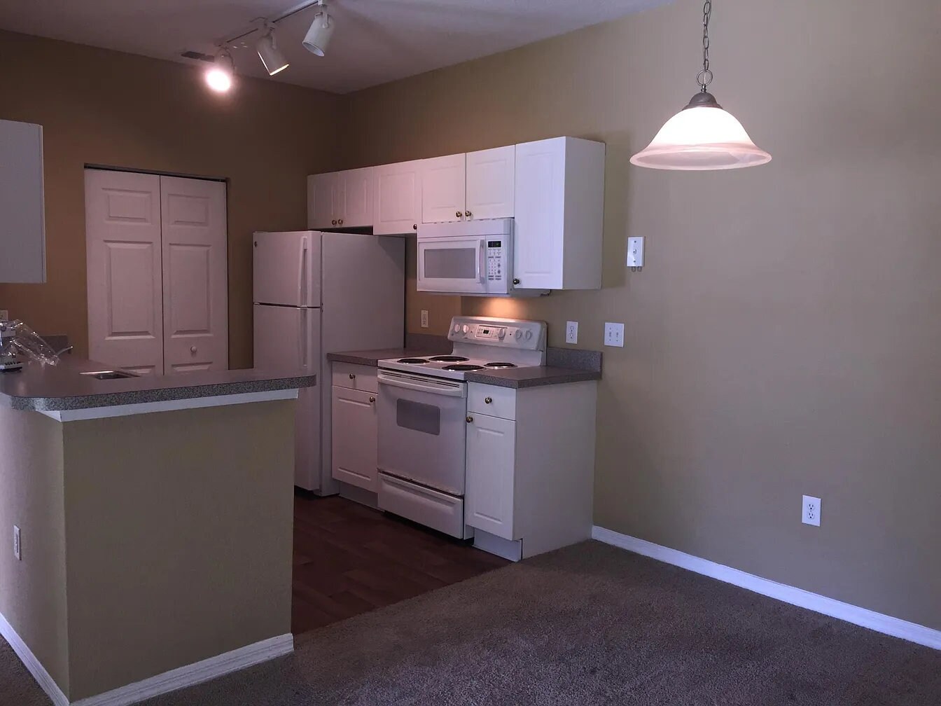 Building Photo - 841 Grand Regency Pointe