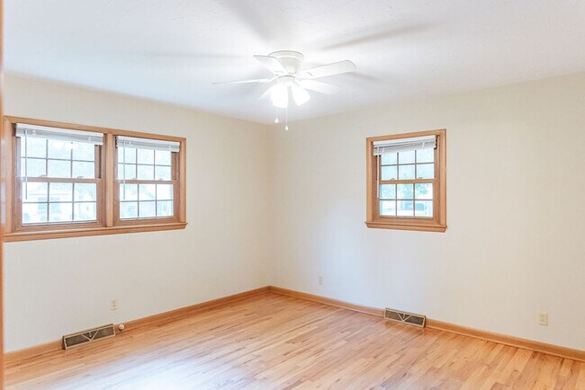 Building Photo - 3 Bed 3 Bath Home