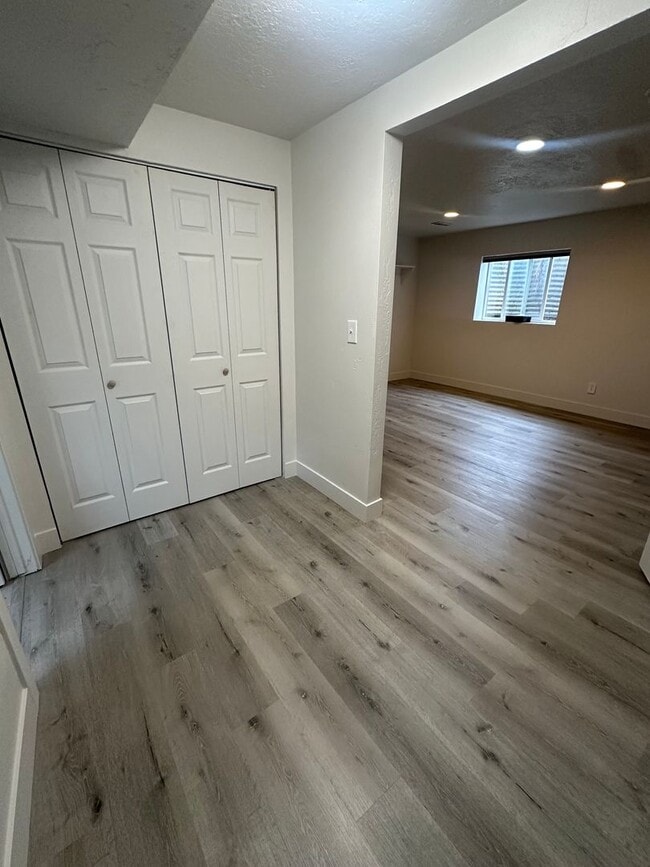 Building Photo - Beautiful home in Salt Lake!!
