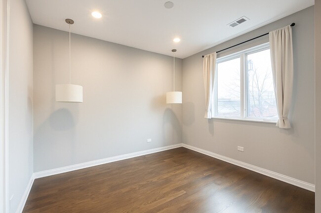 Building Photo - 5 N Oakley Blvd