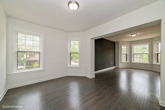 Building Photo - 2803 E Belleview Pl