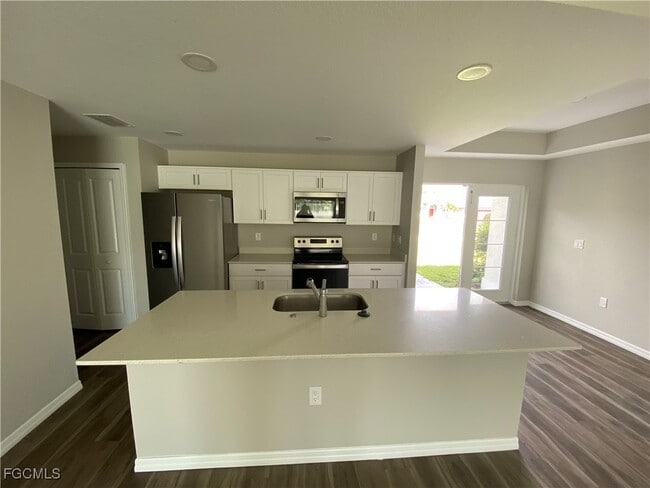 Building Photo - 2821 NW 6th Pl