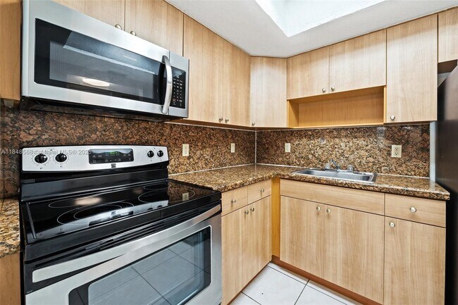 Building Photo - 13920 Lake Placid Ct