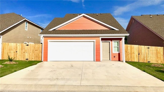 Building Photo - 1775 N Izard Ln